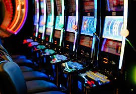 Filipino players browsing l777 sports and casino categories on mobile